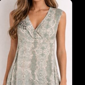 Valya Dress Size M Green V Neck 100% Rayon Sleeveless